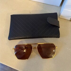 bottega venetta Sunglasses with Case
